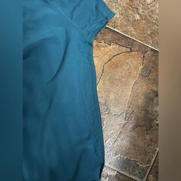 FIGS Technical Collection Scrub Set – L Top & S Joggers | Deep Teal - Picture 16 of 16